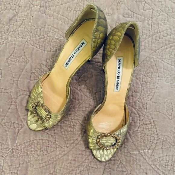 Manolo Blahnik Gold Heels Elegant Design - Picture 6 of 6